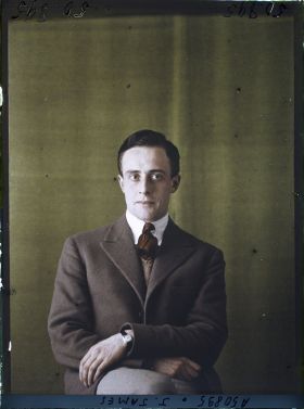 Image représentant Monsieur  https://musee-albert-kahn.s-museum.fr/home/NWQ2OTAwYzNmYjZlZTk1ZWQwODJmMjY4L2dlbmVyaWMtbm90aWNlLXRhYi9hdXRob3JpdHkvNjE3YTc5ZjVjZjhiODk2OGIzMzM3ZDIx/5d6900c3fb6ee95ed082f268/generic-notice-tab/authority/617a79ebcf8b8968b3336fb5 J. James