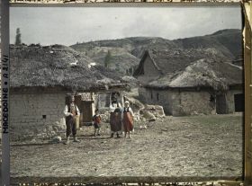Image représentant Maison de village avec ses quatre occupants bulgares