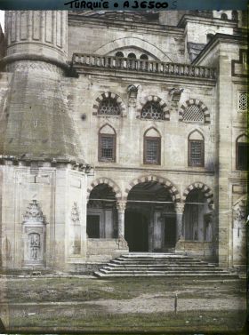 Image représentant Selimiye Camii (Grande Mosquée) : l'entrée sud (façade extérieure)