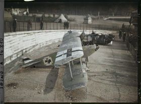 Image représentant Avions pris aux Allemands exposés au jardin des Tuileries