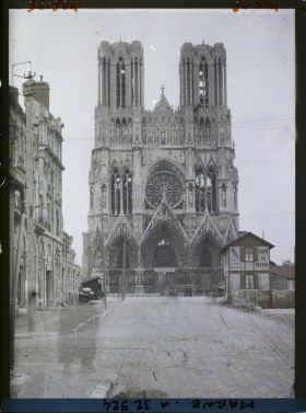 Image représentant France, Reims, Façade de la Cathédrale, vue prise de la rue Nouvelle