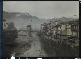 Image représentant Le pont vieux à péage, pont fortifié enjambant la Bévéra