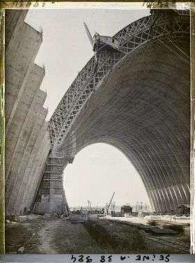 Image représentant Construction de hangars à l'aérodrome