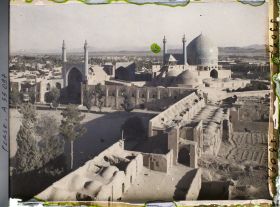 Image représentant La Masjid-i-Chah (mosquée du Chah), côté sud de la Meydan-i-Chah