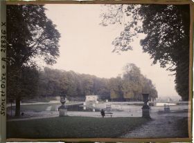 Image représentant Vue sur les 24 Jets et la Petite Gerbe dans le petit parc