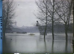 Image représentant La crue de la Seine, depuis le quai Branly vers le Trocadéro