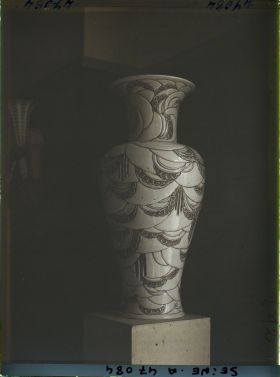 Image représentant L'Exposition des arts décoratifs, Manufacture Nationale de Sèvres, un vase