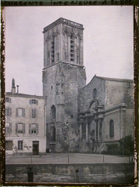 Image représentant L'église Saint-Sauveur, vue depuis le quai Louis Durand