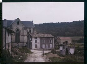 Image représentant France, La Chalade, Vue vers l'Eglise autre aspect