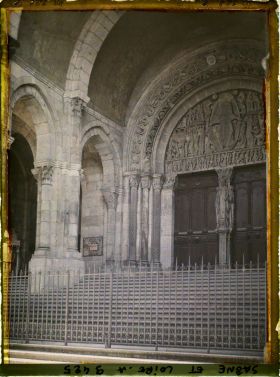 Image représentant Cathédrale Saint-Lazare, le porche et le tympan du Jugement dernier