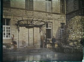 Image représentant France, Verdun, Cour de l'Hôtel de Ville, Cap. des Pompiers