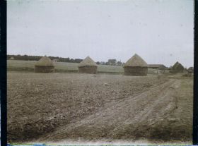 Image représentant Ile de France, Bouffémont, Meules de blé sur Champ