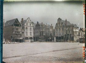 Image représentant France, Arras, La Petite Place, vers la rue de la Taillerie