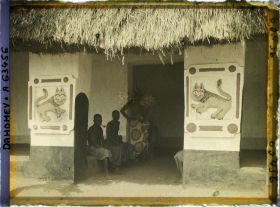 Image représentant Entrée principale (honuwa) du palais de  null Glélé