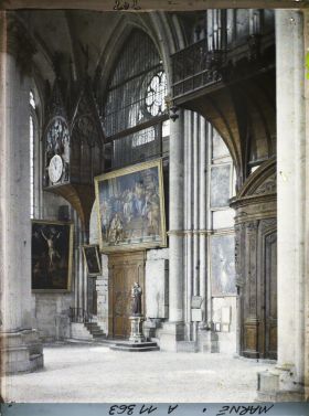 Image représentant L'horloge et une partie de l'orgue de la cathédrale (transept gauche)