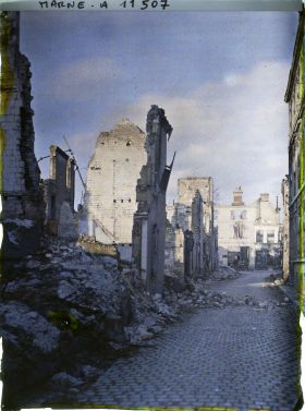 Image représentant Ruines, rue de l'Isle au coucher du soleil