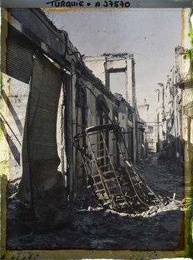 Image représentant Turquie, Smyrne, Une rue (Quartier Arménien et Grec)