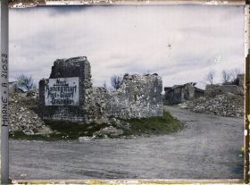 Image représentant France, Bourgogne, Sortie du Village.