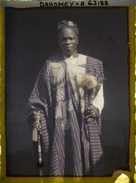 Image représentant Buste du roi Agouloyé (Nagô) et les insignes de pouvoirs