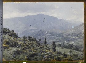 Image représentant Espace fleuri dominant la vallée