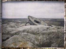 Image représentant France ,Tank Allemand dans les lignes Françaises