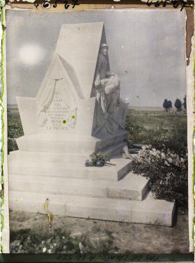 Image représentant France, Neuville-St-Vaast, Monumt Tchécoslovaque, Coté gauche