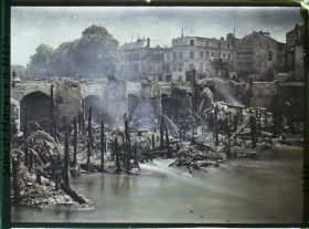 Image représentant Une partie des moulins, vue de la rive droite