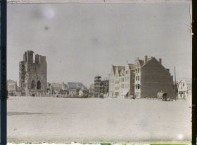 Image représentant Belgique, Ypres, Aspect de la Place du Marché et les Halles