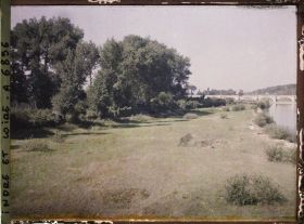 Image représentant L'île Aucard , à l'arrière-plan le pont Wilson