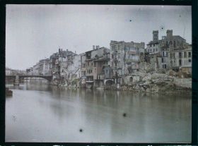 Image représentant France, Verdun, Les bords de la Meuse et la Cathédrale