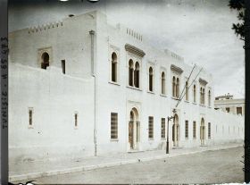 Image représentant L'école de garçons, rue Alexandre Dumas