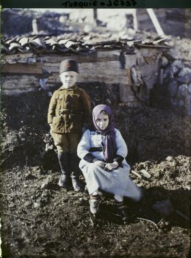 Image représentant Turquie, Biledjik, Petis orphelins élevés par les "Croissant Rouge"