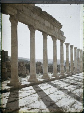 Image représentant Colonnades du pourtour du Grand Temple, vestiges de la cité antique Cuicul