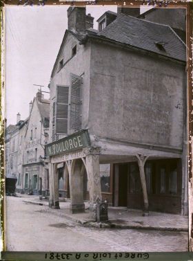 Image représentant La maison penchée, 1 place de l'Etape-au-Vin