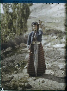 Image représentant Jeune femme kurde