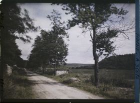 Image représentant France, De la Harazée au Four de Paris , Aspect de la route menant au Four de Paris
