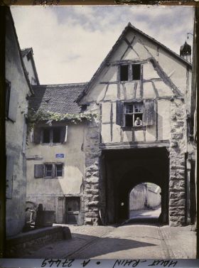 Image représentant France, Riquewihr, La Porte Haute vue de la Dolder