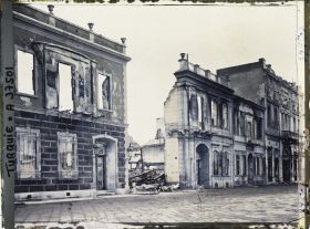 Image représentant Bâtiments incendiés le long des quais