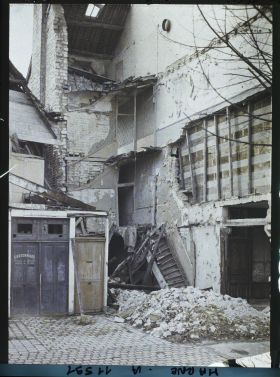 Image représentant Escalier en ruine, place Drouet d'Erlon