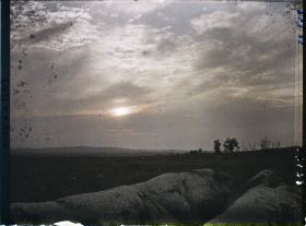 Image représentant France, Mont Cornillet, Coucher de soleil vers le fort de Béru pris devant le mont Cornillet