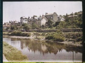 Image représentant Les maisons au bord de la Jordanne, vue prise du pont Bourbon