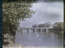 Image représentant Le Pont-Neuf et l'île de la Cité vus du pont des Arts