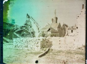 Image représentant France, Vailly, Une vue vers les ruines de l'Eglise