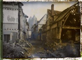 Image représentant France, Noyon, Viéille rue et Cathédrale