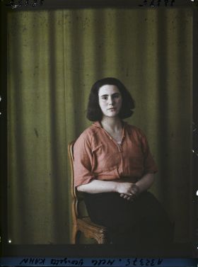 Image représentant https://musee-albert-kahn.s-museum.fr/home/NWQ2OTAwYzNmYjZlZTk1ZWQwODJmMjY4L2dlbmVyaWMtbm90aWNlLXRhYi9hdXRob3JpdHkvNjE3YTc5ZjVjZjhiODk2OGIzMzM3ZDIx/5d6900c3fb6ee95ed082f268/generic-notice-tab/authority/617a79ebcf8b8968b3336fe5 Mademoiselle Georgette Kahn