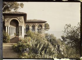 Image représentant Galerie byzantine du jardin de la villa Cypris, surplombant la mer