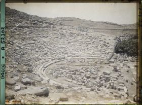 Image représentant Le Théâtre, vue prise des gradins supérieurs