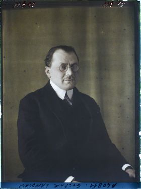 Image représentant Monsieur  https://musee-albert-kahn.s-museum.fr/home/NWQ2OTAwYzNmYjZlZTk1ZWQwODJmMjY4L2dlbmVyaWMtbm90aWNlLXRhYi9hdXRob3JpdHkvNjE3YTc5ZjVjZjhiODk2OGIzMzM3ZDIx/5d6900c3fb6ee95ed082f268/generic-notice-tab/authority/617a79ebcf8b8968b33370b0 Lucien Landau
