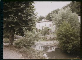 Image représentant France, Bas Cambo, Dans le Village : Vieilles fermes