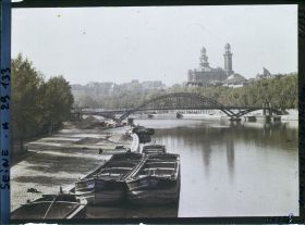 Image représentant La passerelle Debilly et le Trocadéro depuis l'actuel quai Branly (une partie du quai d'Orsay jusqu'en 1941)
